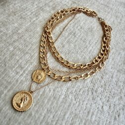 Collar múltiple medallas