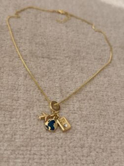 Collar Pasaporte dorado